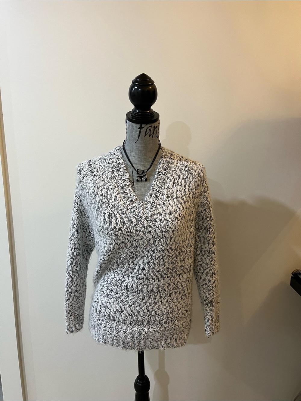Dynamite Marled V-Neck Sweater - White & Gray